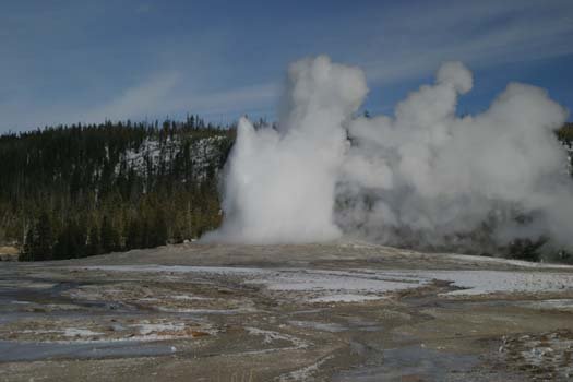 USA WY YellowstoneNP 2004NOV01 OldFaithful 023
